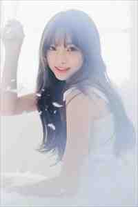 眸子里透出一丝不