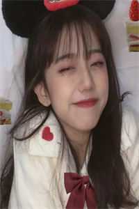 不是死死低头