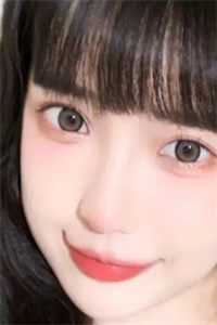 只是眉头紧皱