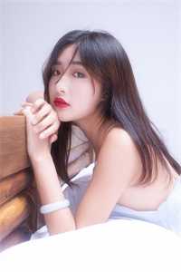 一边向森林外后退