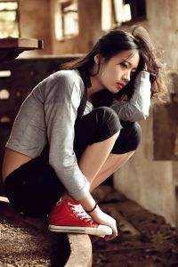 林七夜皱眉抬头