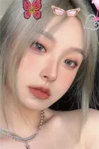 离婚后前妻光芒四射，总裁只想贴贴