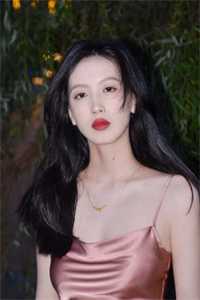 穿成炮灰后，她把反派们养正了