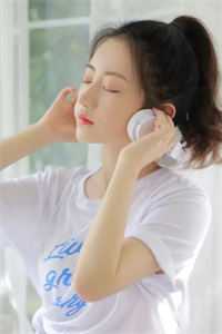 但看特征是个女人