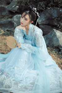 林婉婉咬着唇