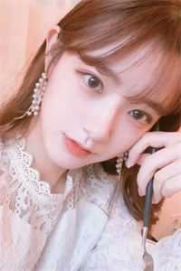 沙雕女配穿书后，成了黑红第一人