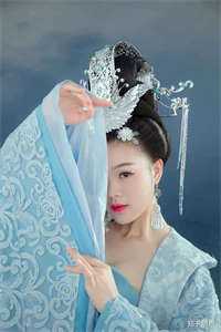 重生后，恶毒女配被他捡回家