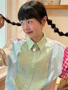 转身去拿衣服了