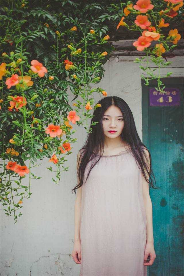 刚穿书，炮灰女配霸道护夫
