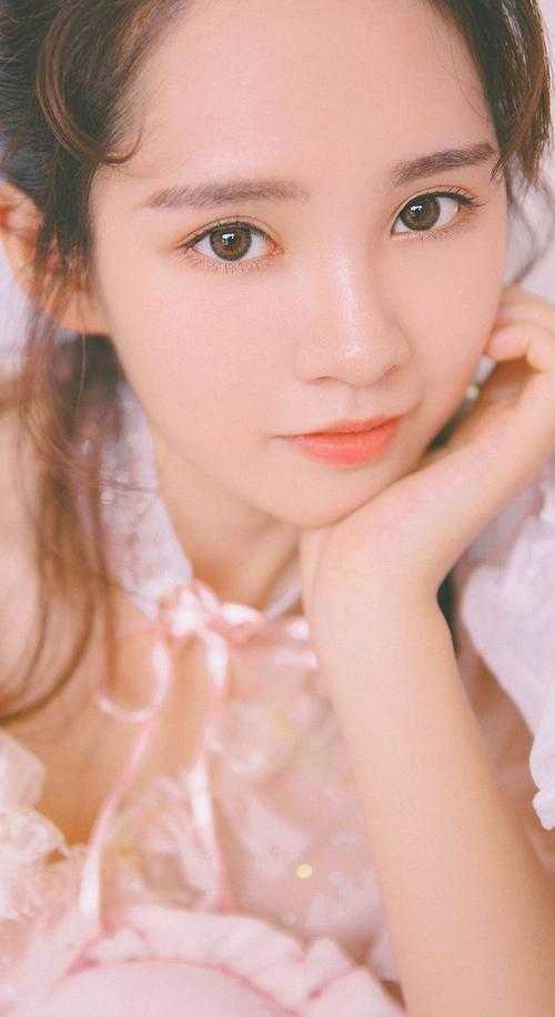 众人坐在大厅