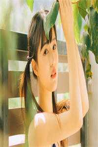 八女齐齐拱手
