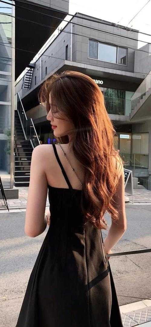 国家分配婚姻，我把美女老师娶回家