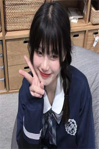 宴离走了出来