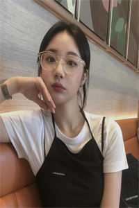 觉醒后，假千金凭实力成团宠