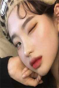 炮灰女配迷人眼，病娇暴君红了脸