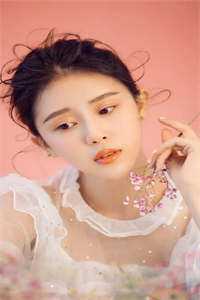 我堂堂清华博士生,竟穿越成了废太子?我不服