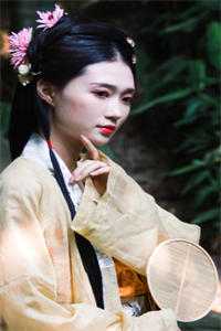 她好看的衣服首饰