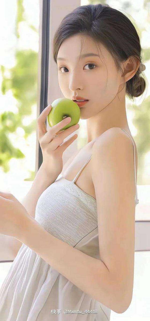 被捕入狱后，未婚夫带着新科技参加审判