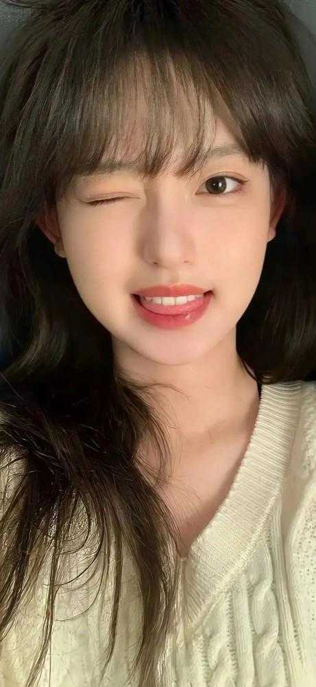 转身不爱后，小青梅竟当众表白