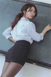 穿书后，她靠美食在八零乘风破浪