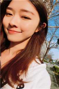 被抛弃深山，她成了狼王亲闺女