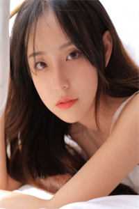 被抛弃深山，她成了狼王亲闺女