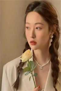 重生末世十天前，囤满物资的我被女神倒追