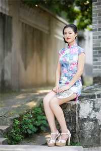 薄爷，夫人又带崽去天桥摆摊了！