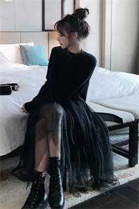 离婚后，疯批总裁服软了