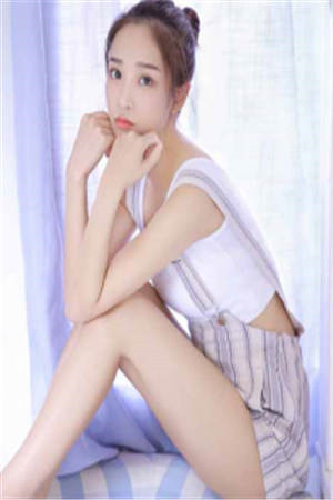 被抛弃深山，她成了狼王亲闺女