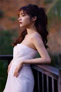 被抛弃深山，她成了狼王亲闺女