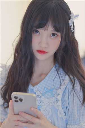 活成前任白月光后，她桃花朵朵开