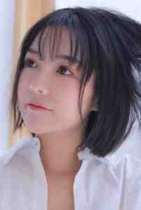 竟是一个青春靓丽的美少女