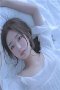 活成前任白月光后，她桃花朵朵开
