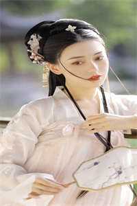 一个小世界里的恶毒女配