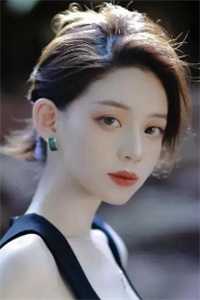 和国民女神领证后，我成了男人公敌
