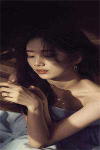 穿越九零后，她决心当宠文女主