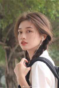 被抛弃深山，她成了狼王亲闺女
