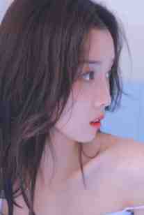 穿成短命女配，她逆袭成团宠