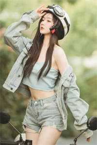 被抛弃深山，她成了狼王亲闺女