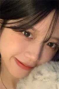 重回身死前，她转身抱紧了死对头大腿