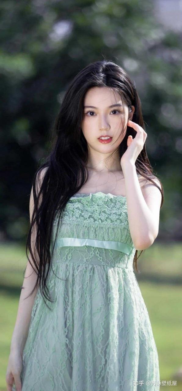 觉醒后，假千金凭实力成团宠