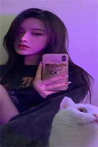 重回身死前，她转身抱紧了死对头大腿