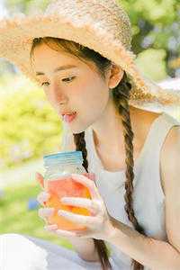 活成前任白月光后，她桃花朵朵开