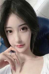 重回身死前，她转身抱紧了死对头大腿