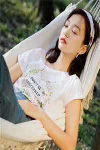 一名白衣男子