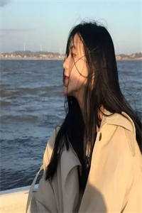 这些暴露的超短裙女