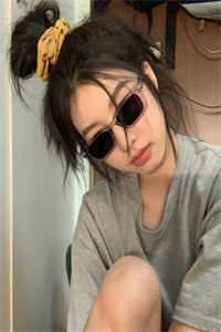 村里人对他的讥讽和辱骂