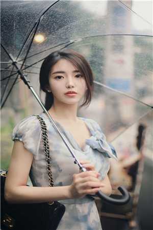 人敢伴君侧