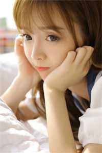 被逼离婚后，转身被绝色总裁带回家